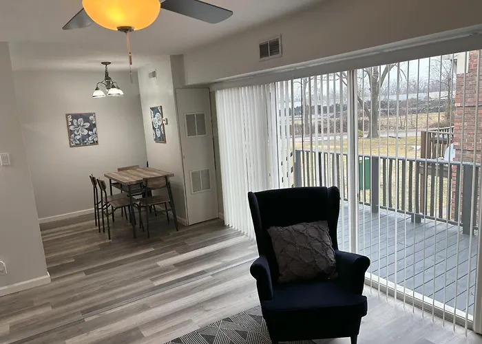 Peaceful Park 2 Bedroom Remodeled Family Suite