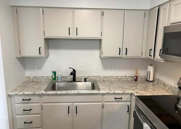Peaceful Park 2 Bedroom Remodeled Family Suite