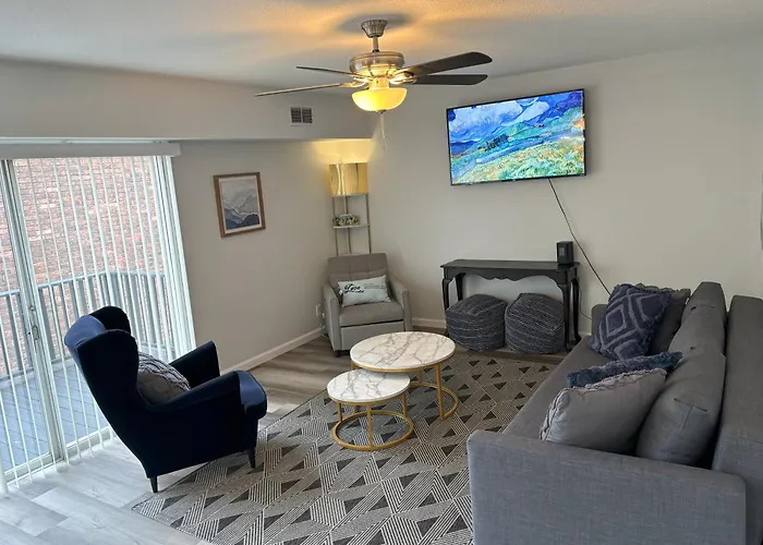 Peaceful Park 2 Bedroom Remodeled Family Suite