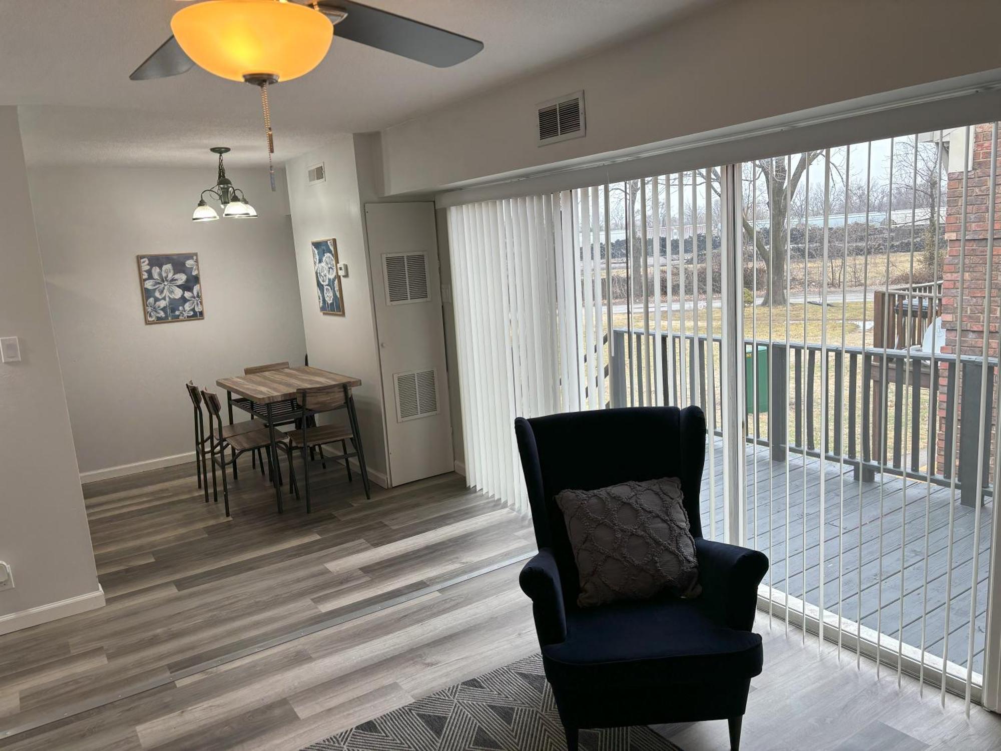 Apartment Peaceful Park 2 Bedroom Remodeled Family Granite City