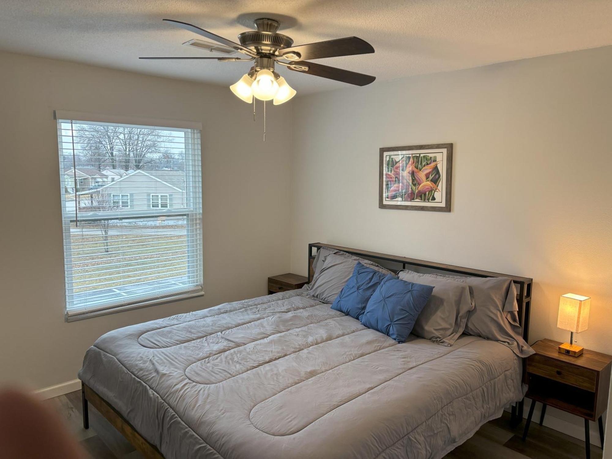 Peaceful Park 2 Bedroom Remodeled Family Granite City