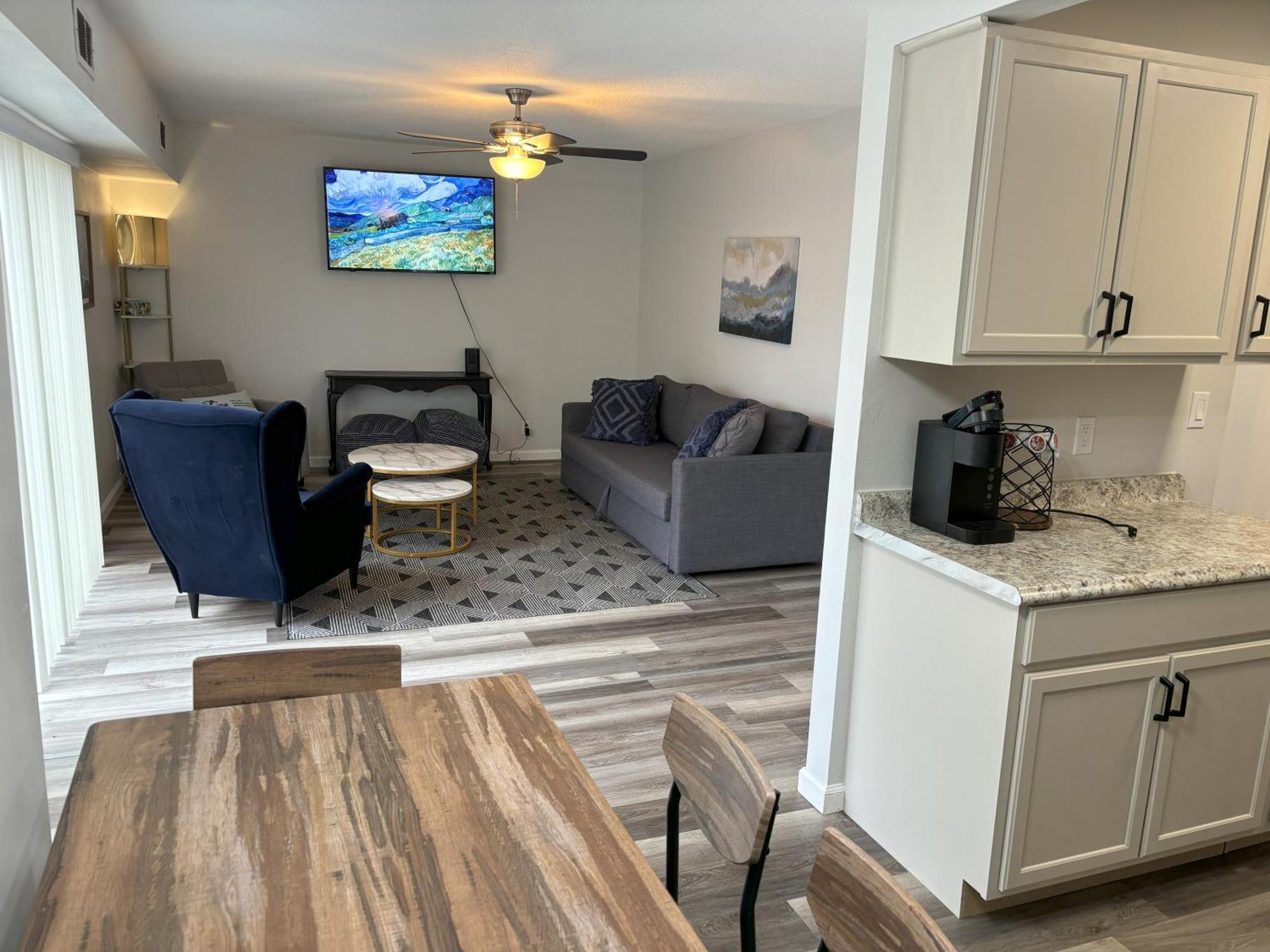 Peaceful Park 2 Bedroom Remodeled Family
